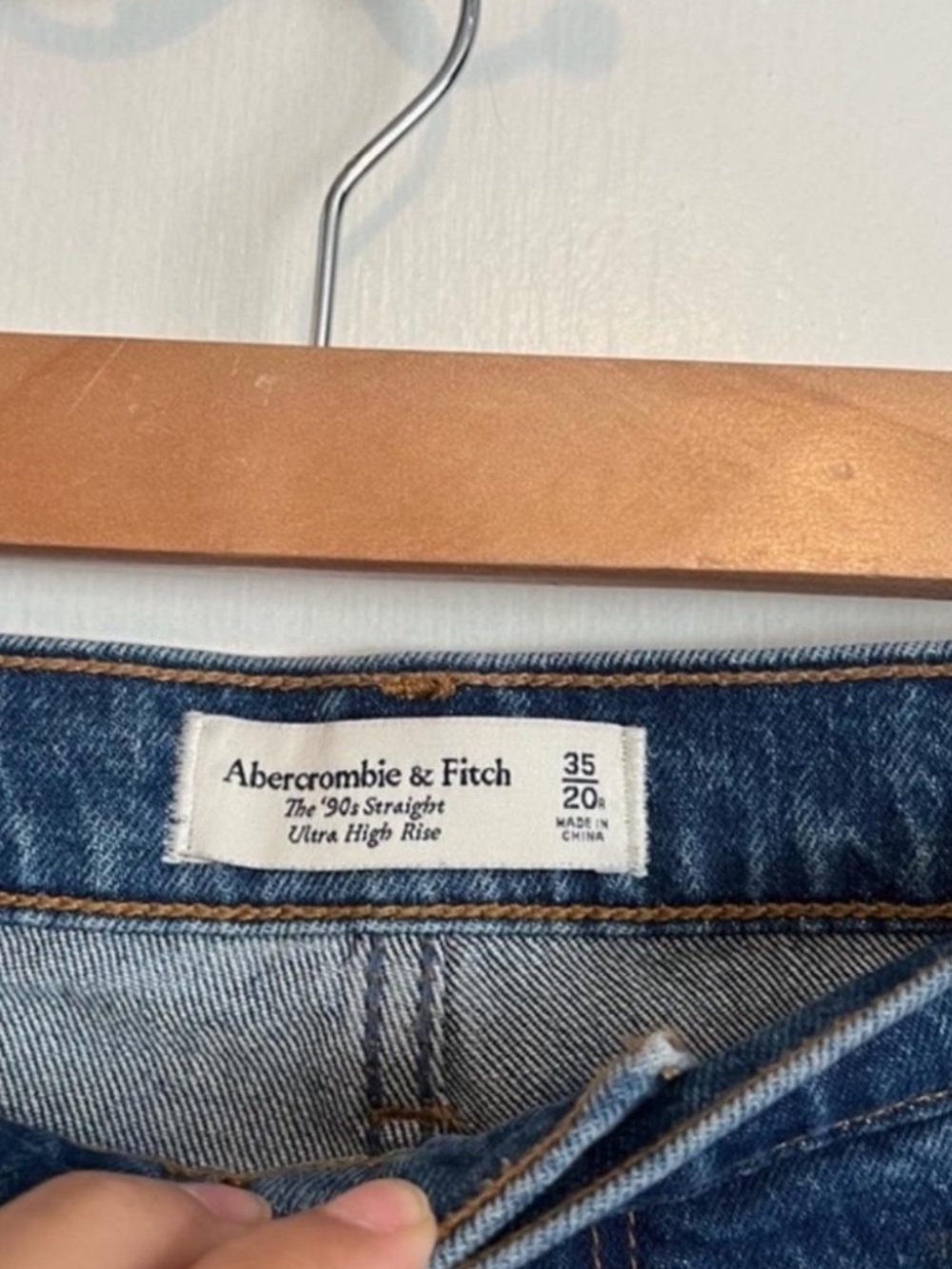 Abercrombie and fitch the 90s straight ultra high rise distressed jeans
size 20 - Picture 4 of 8